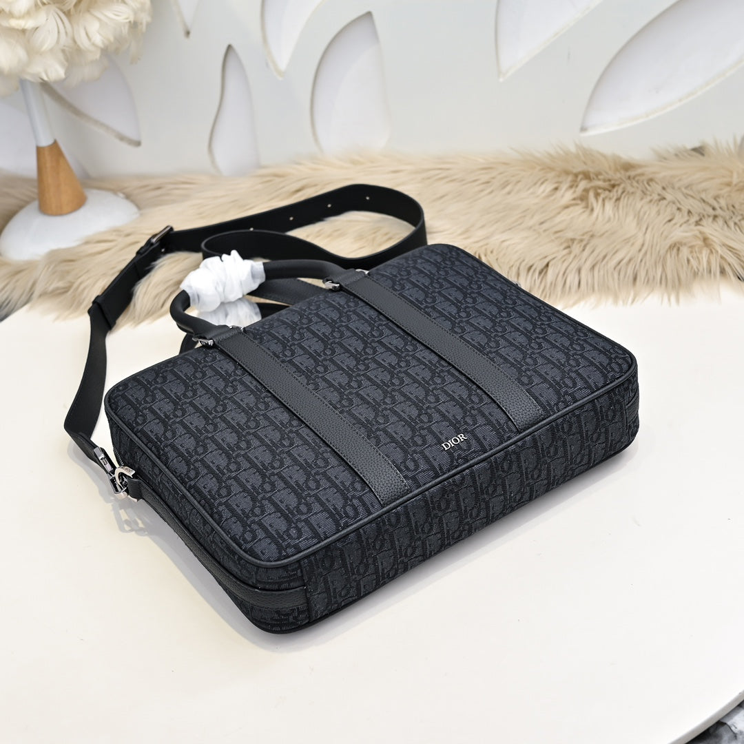 Dior Herren-Aktentasche aus Dior Oblique Jacquard).