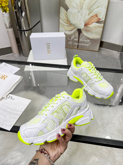 Dior B30 Sneaker in Weiß und Neon-Gelb – Luxus trifft Streetstyle