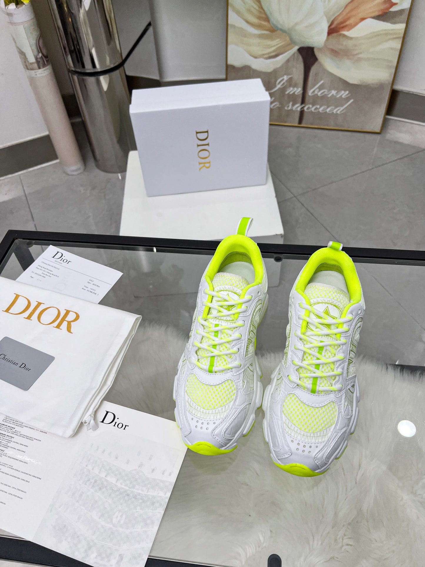 Dior B30 Sneaker in Weiß und Neon-Gelb – Luxus trifft Streetstyle