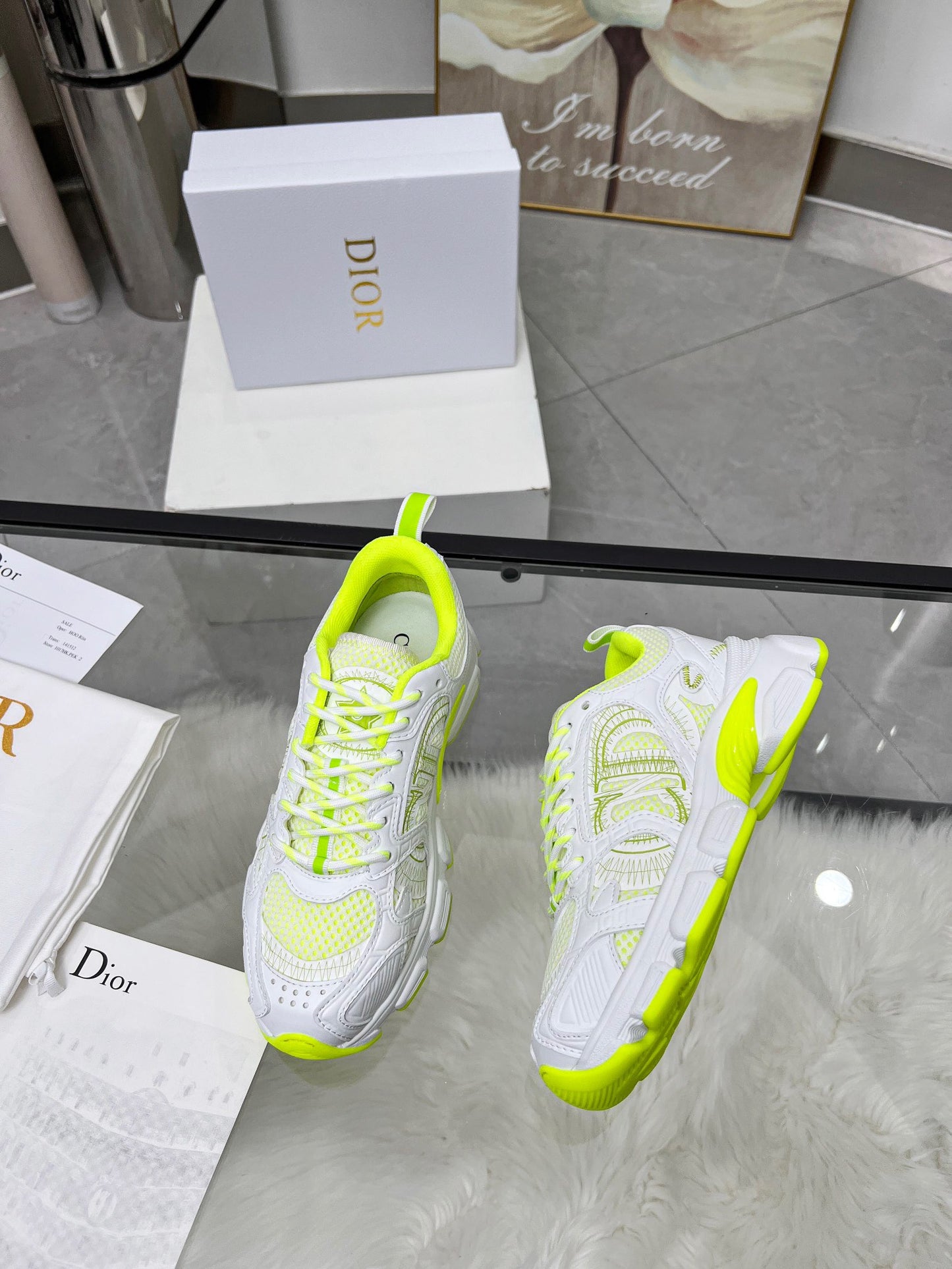 Dior B30 Sneaker in Weiß und Neon-Gelb – Luxus trifft Streetstyle
