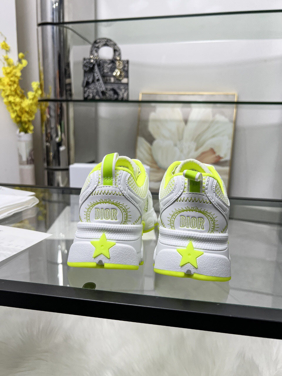 Dior B30 Sneaker in Weiß und Neon-Gelb – Luxus trifft Streetstyle