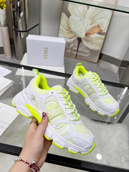 Dior B30 Sneaker in Weiß und Neon-Gelb – Luxus trifft Streetstyle